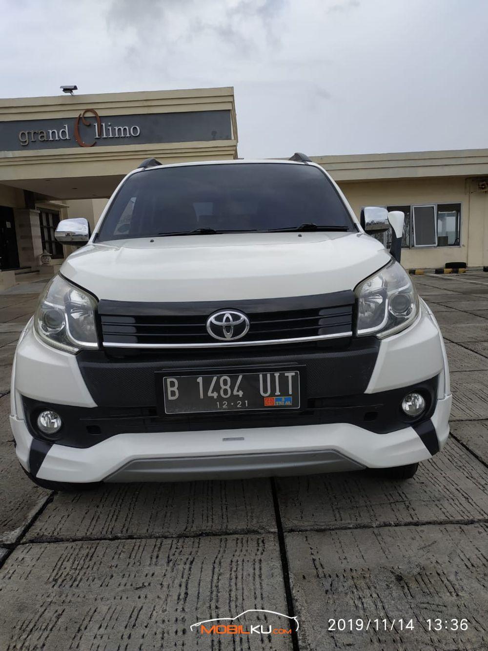 Mobil Toyota Rush 2016