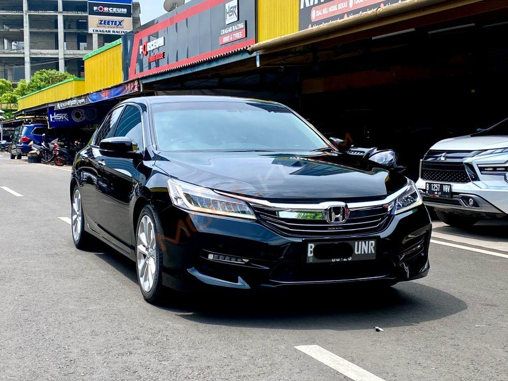 Mobil Honda Accord 2016
