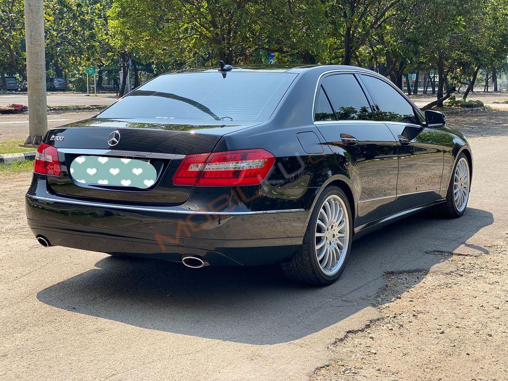 Mobil Mercedes-Benz E-Class 2011