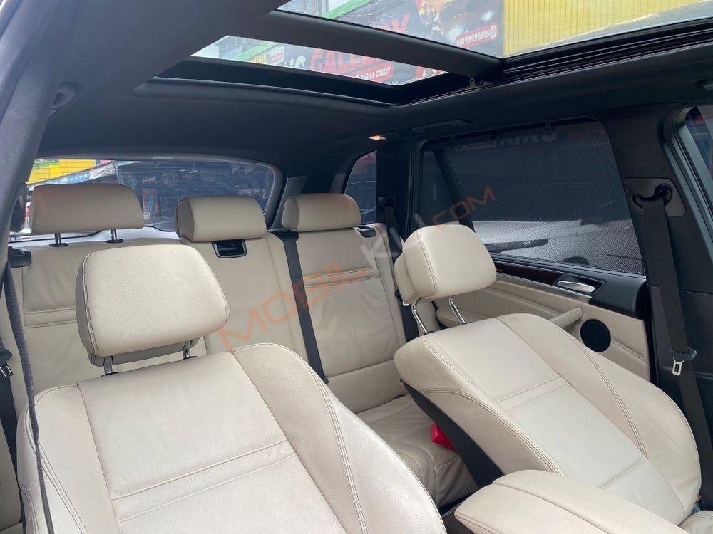 Mobil BMW X5 2012