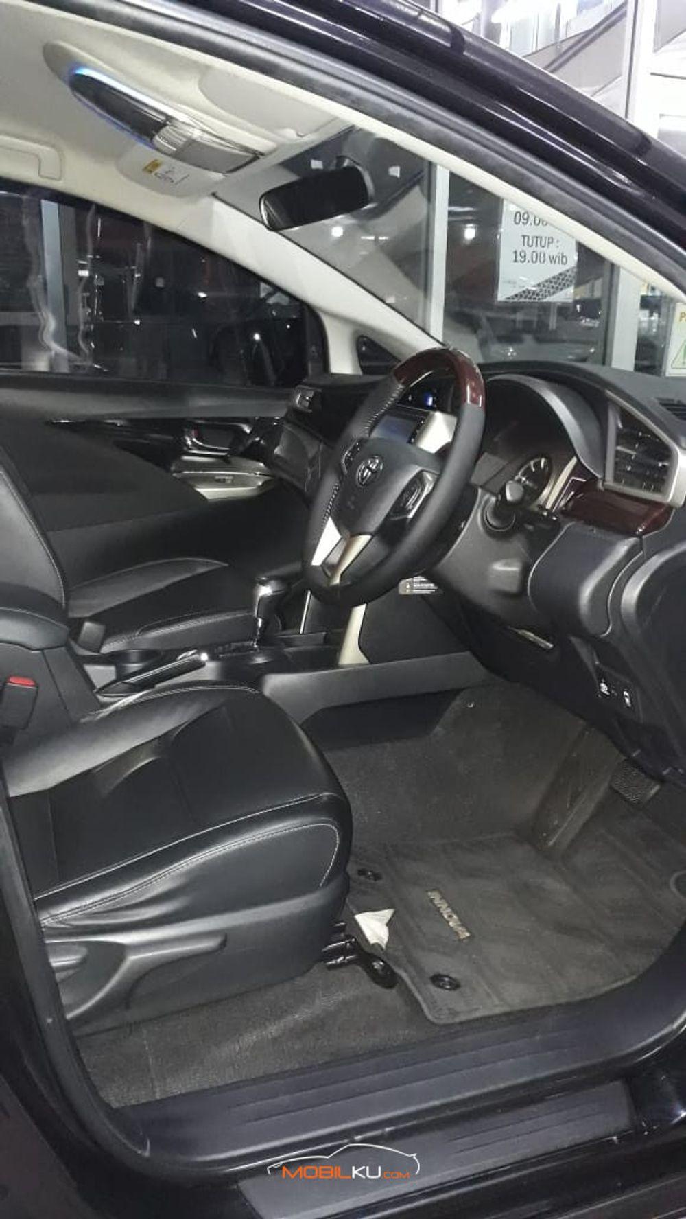 Mobil Toyota Kijang Innova 2017