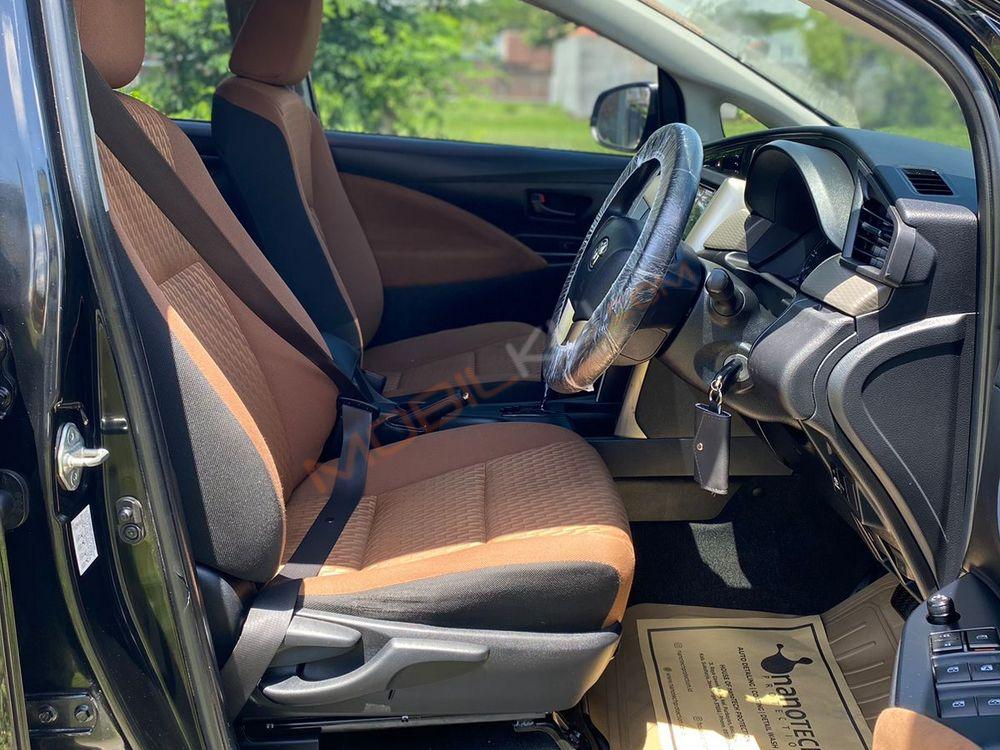 Mobil Toyota Kijang Innova 2016