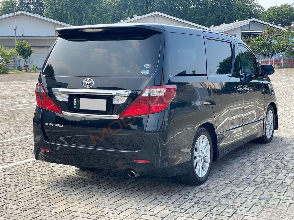 Mobil Toyota Alphard 2009