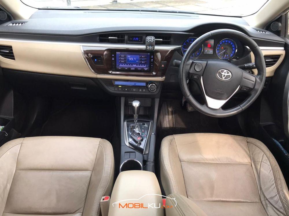 Mobil Toyota Corolla 2015