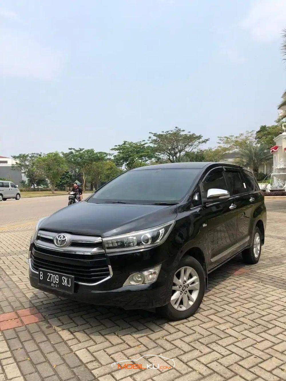 Mobil Toyota Kijang Innova 2016