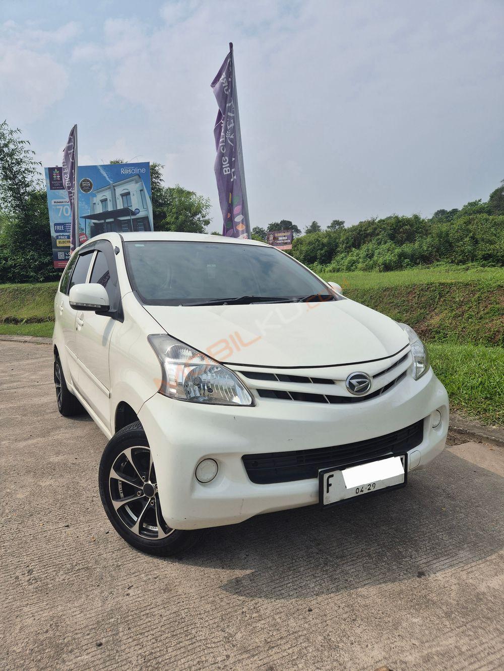 Mobil Daihatsu Xenia 2013