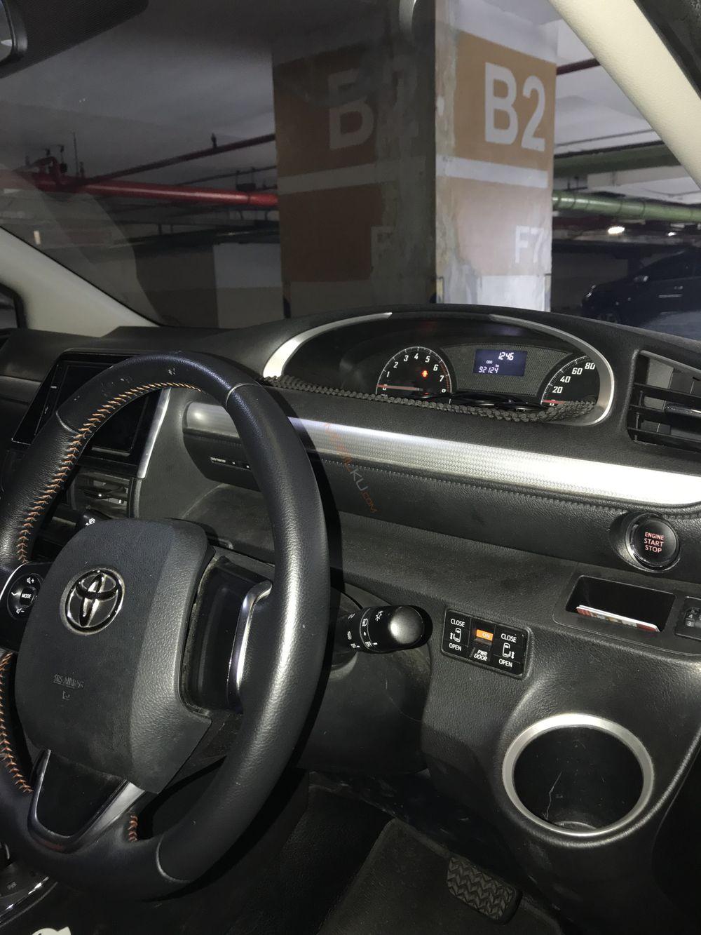 Mobil Toyota Sienta 2018