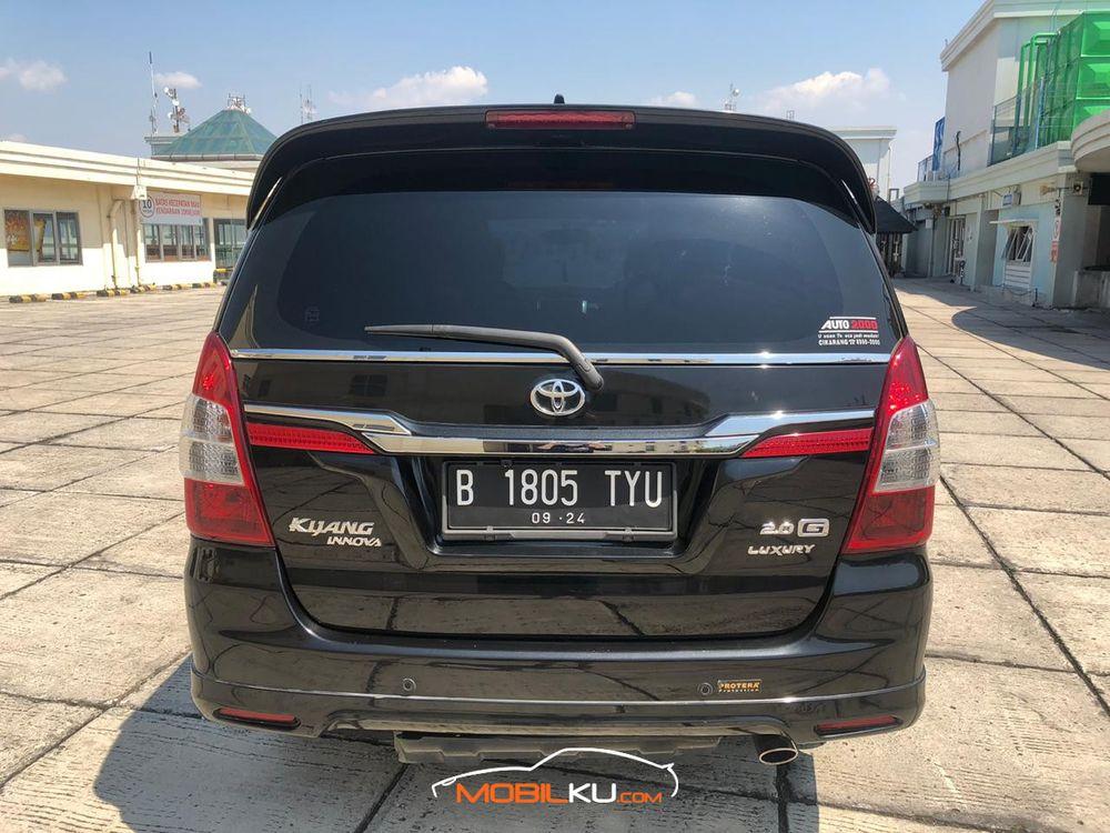 Mobil Toyota Kijang Innova 2014