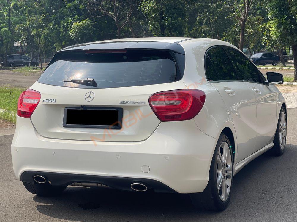 Mobil Mercedes-Benz A-Class 2013