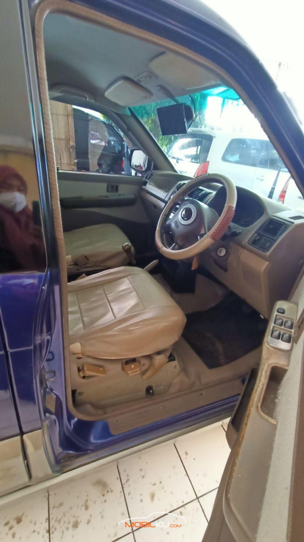 Mobil Mitsubishi Kuda 2005