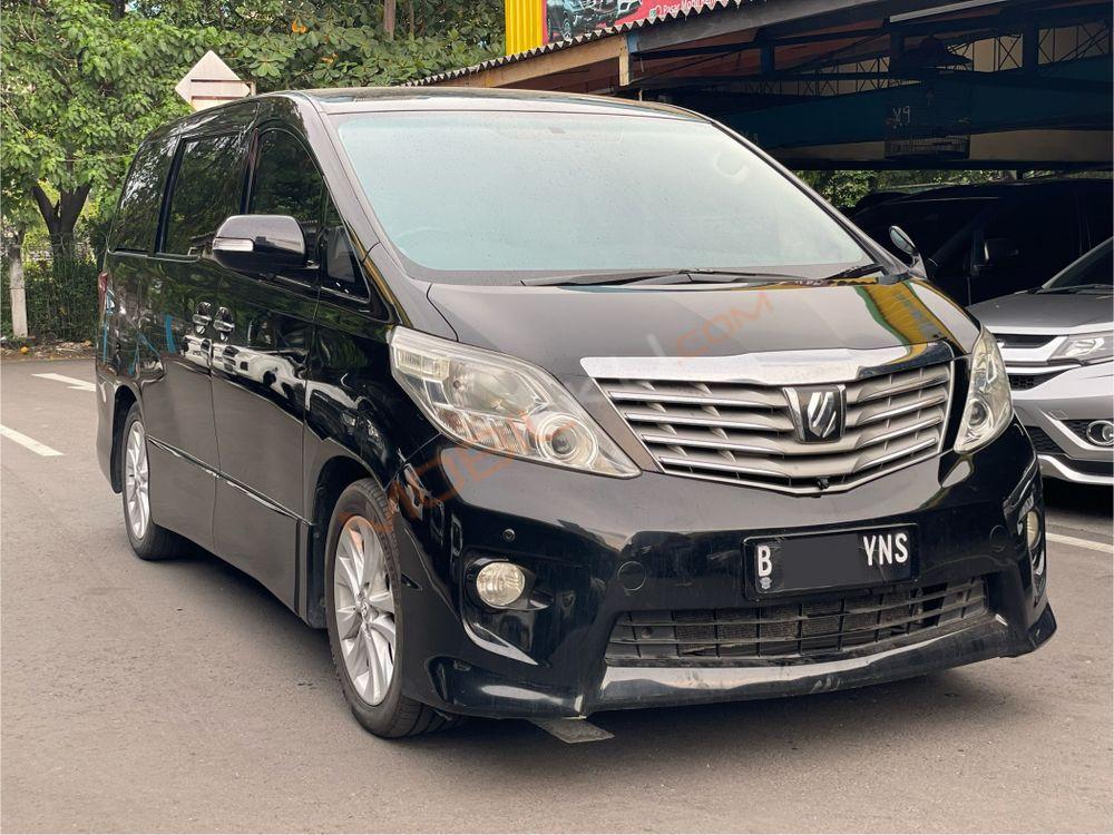 Mobil Toyota Alphard 2009