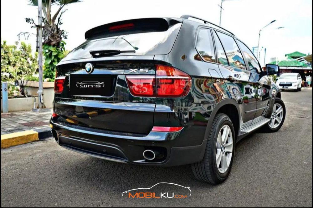 Mobil BMW X5 2011