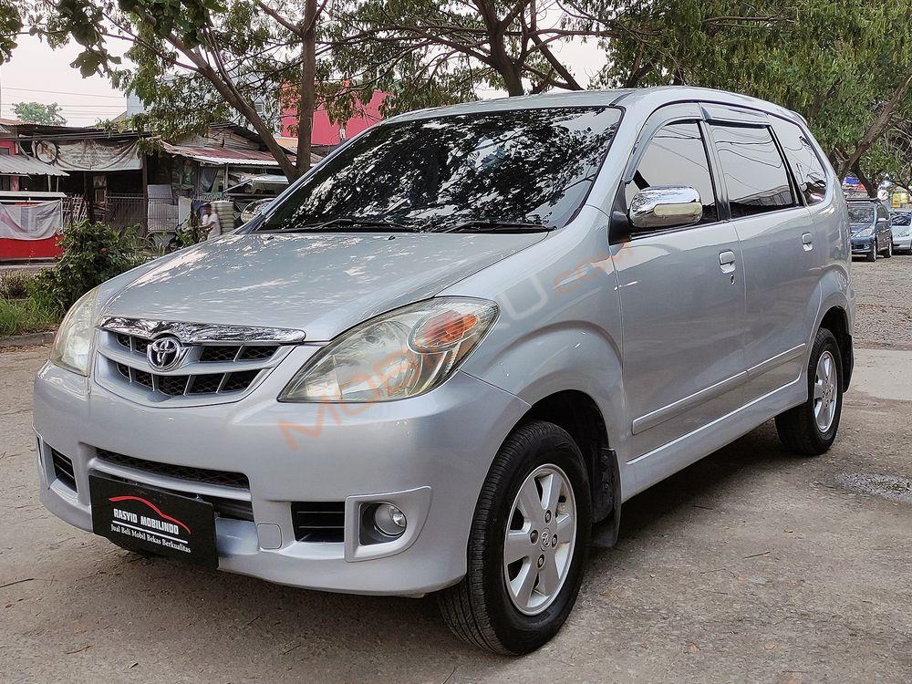 Mobil Toyota Avanza 2011