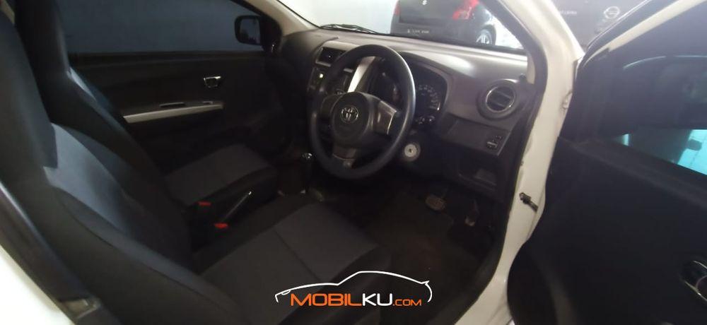 Mobil Toyota Agya 2016