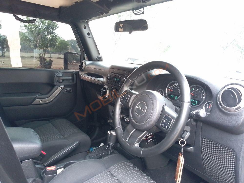 Mobil Jeep Wrangler 2011