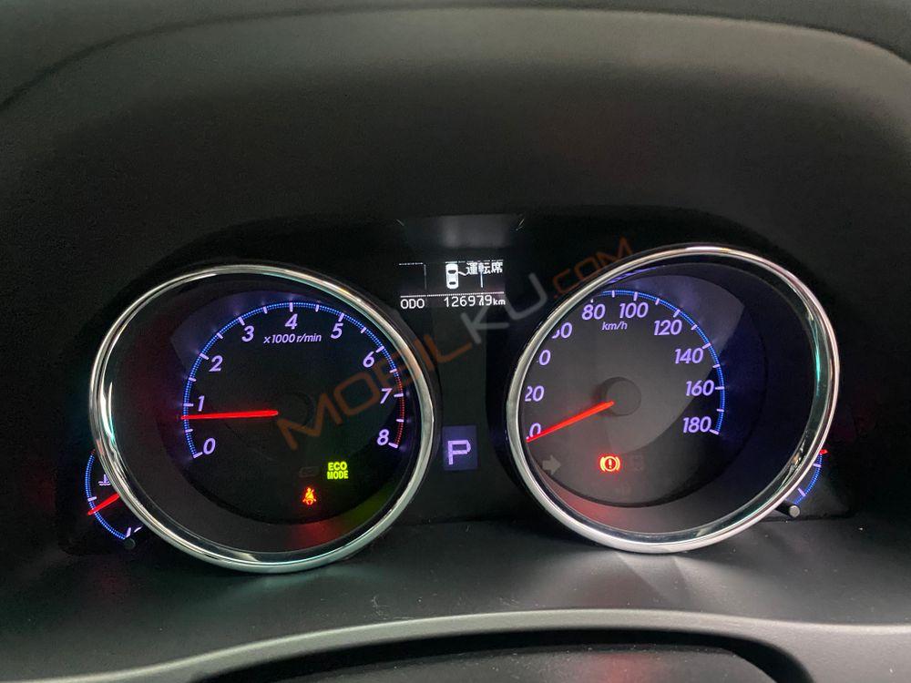 Mobil Toyota Mark X 2012