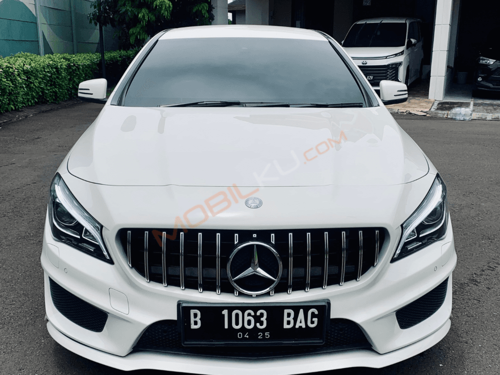 Mobil Mercedes-Benz CLA 2014