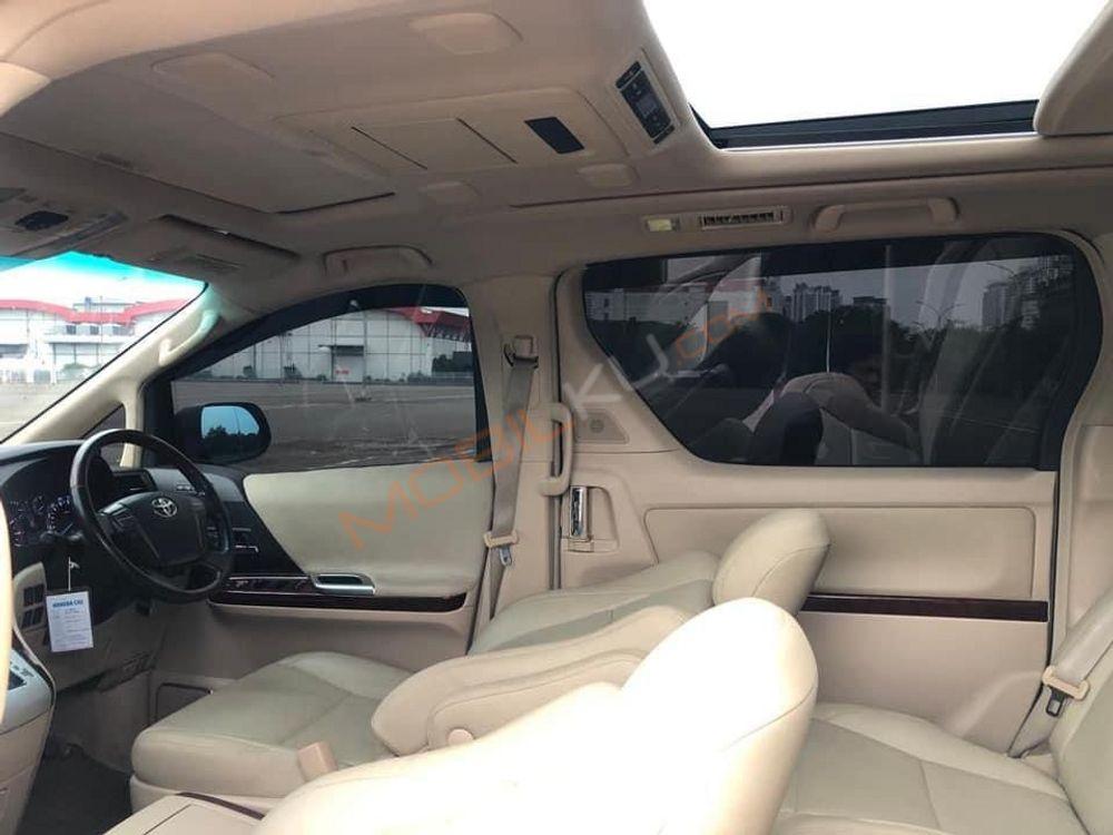 Mobil Toyota Vellfire 2010