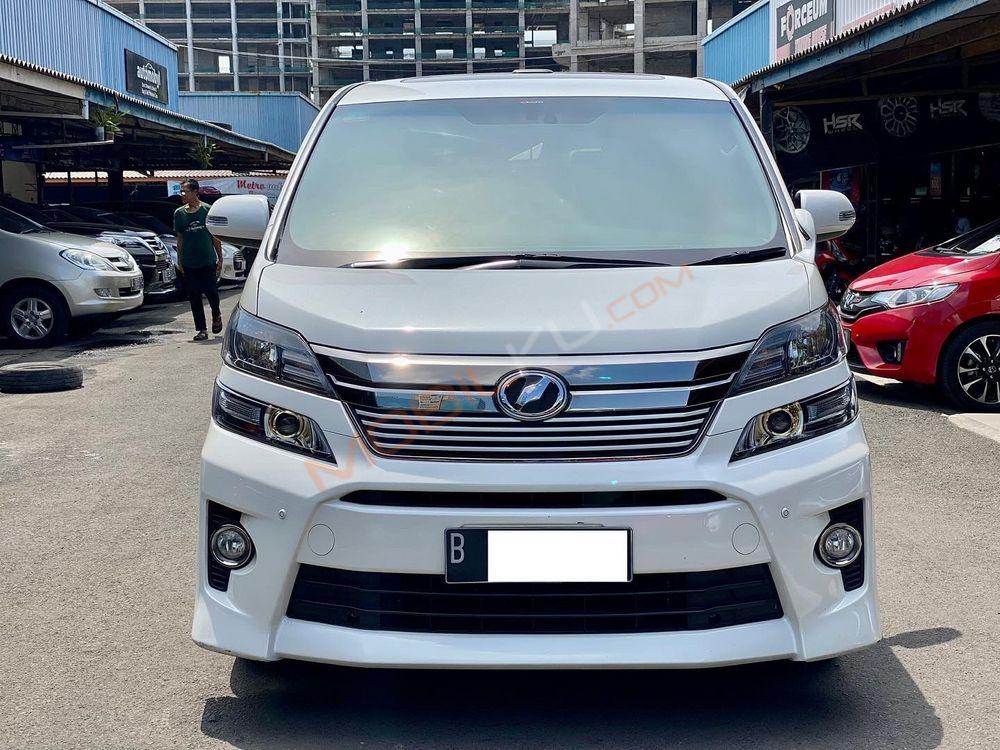 Mobil Toyota Vellfire 2013