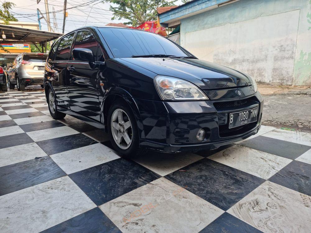 Mobil Suzuki Aerio 2004