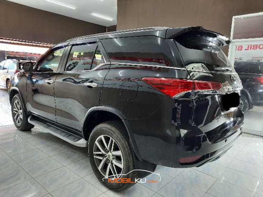 Mobil Toyota Fortuner 2016