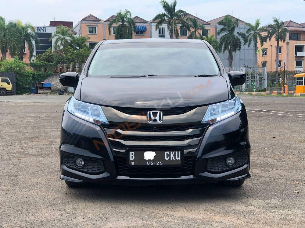 Mobil Honda Odyssey 2015