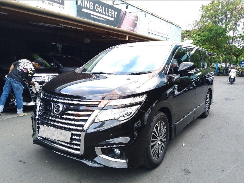 Mobil Nissan Elgrand 2014