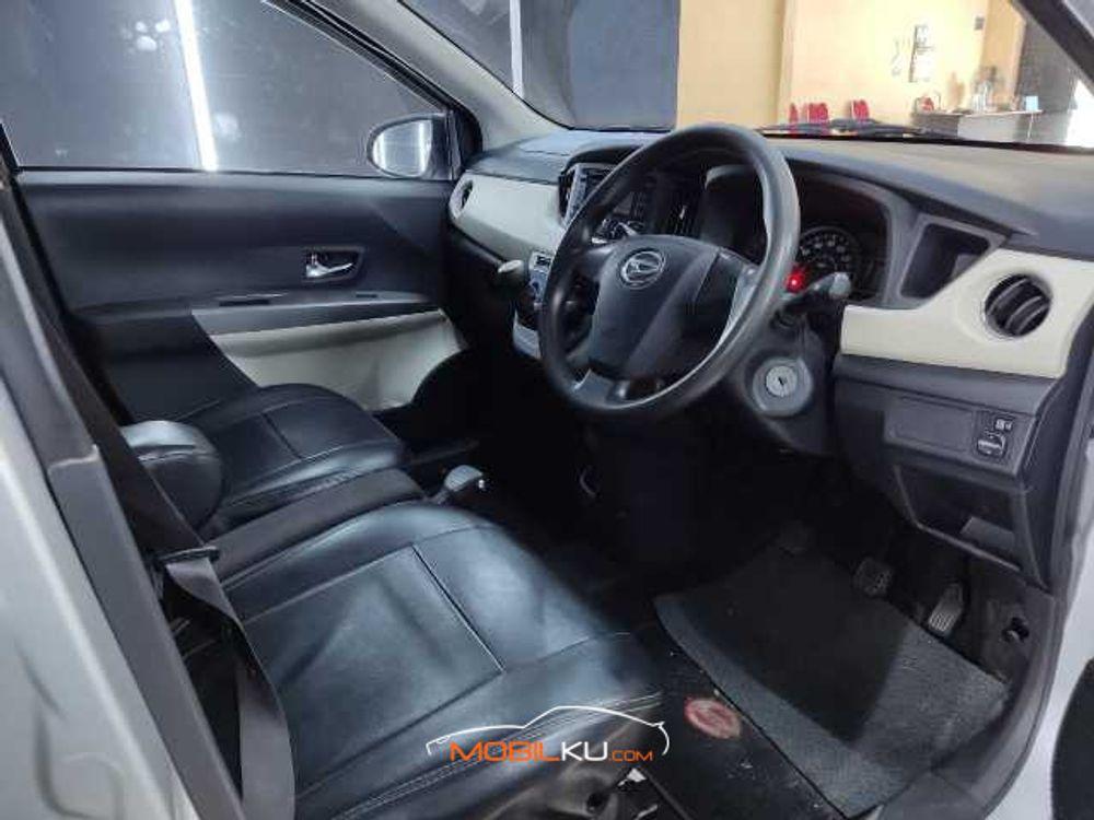 Mobil Toyota Calya 2018
