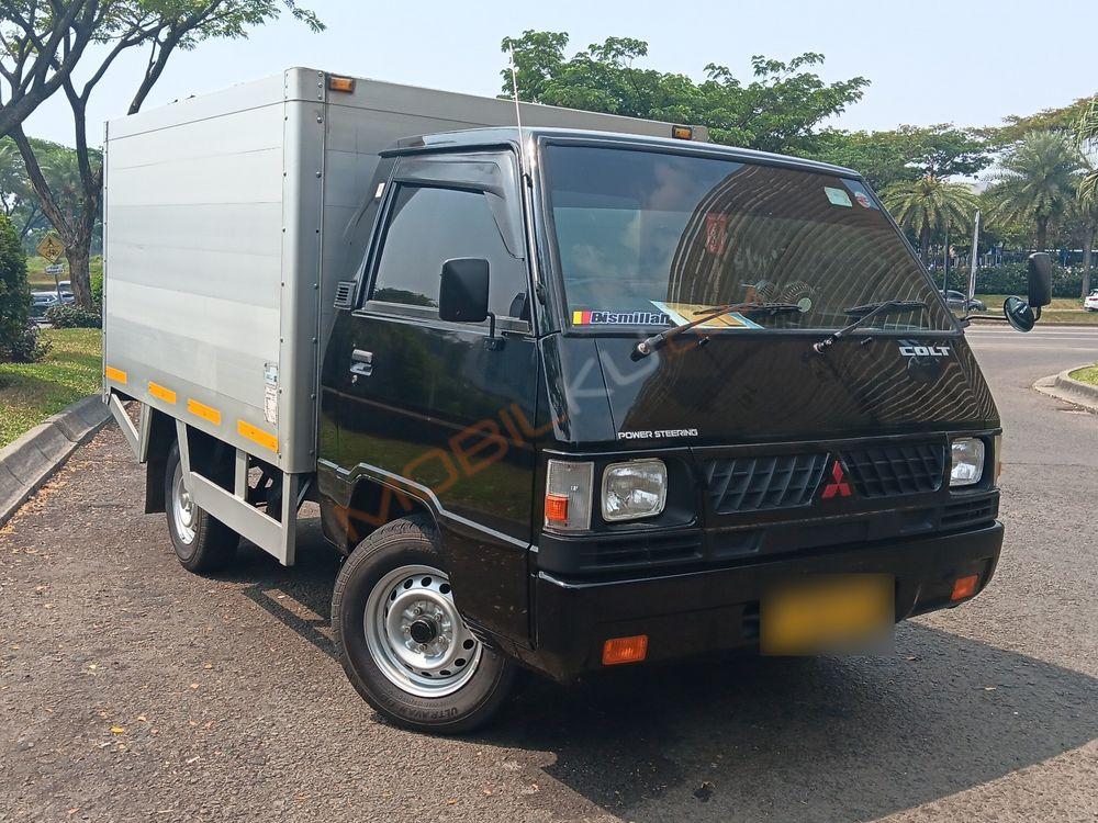 Mobil Mitsubishi L300 2022