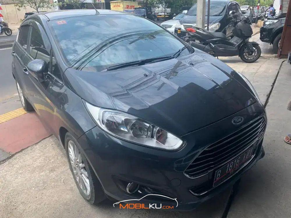 Mobil Ford Fiesta 2013