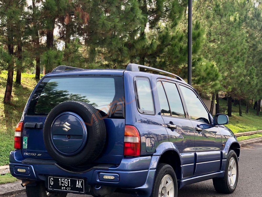 Mobil Suzuki Escudo 2002