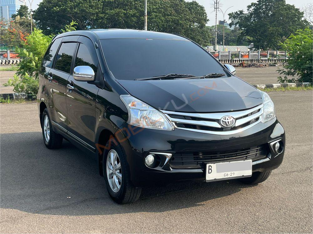 Mobil Toyota Avanza 2014