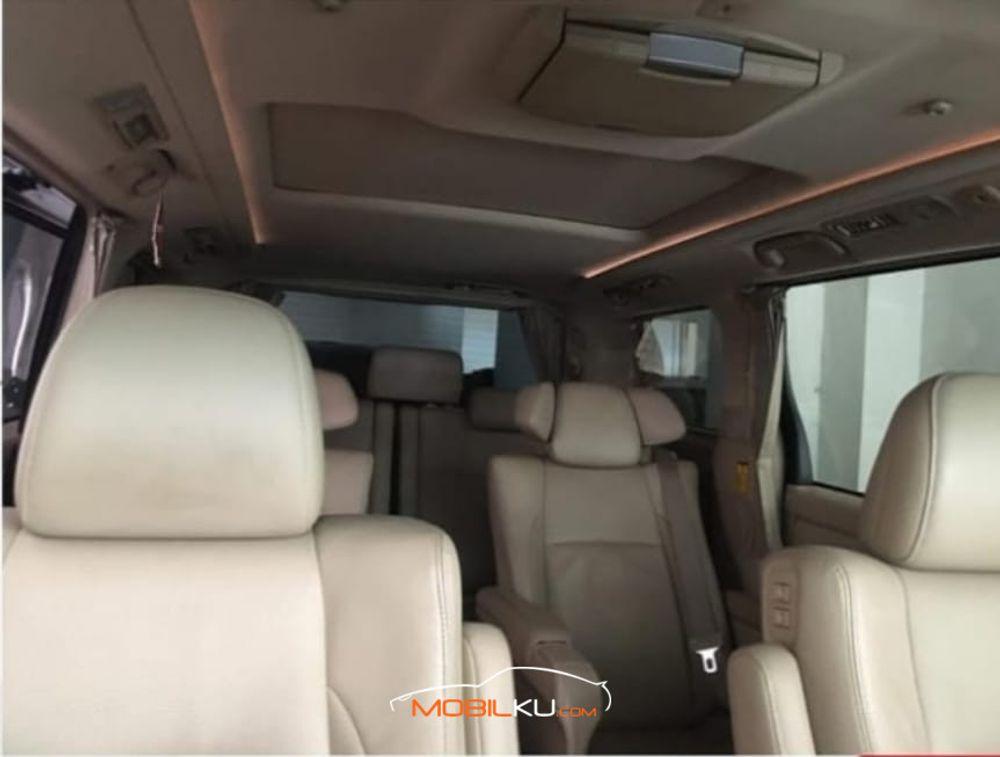 Mobil Toyota Alphard 2012