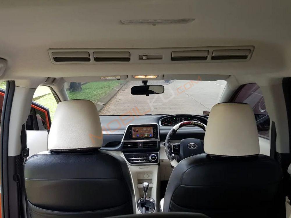 Mobil Toyota Sienta 2016