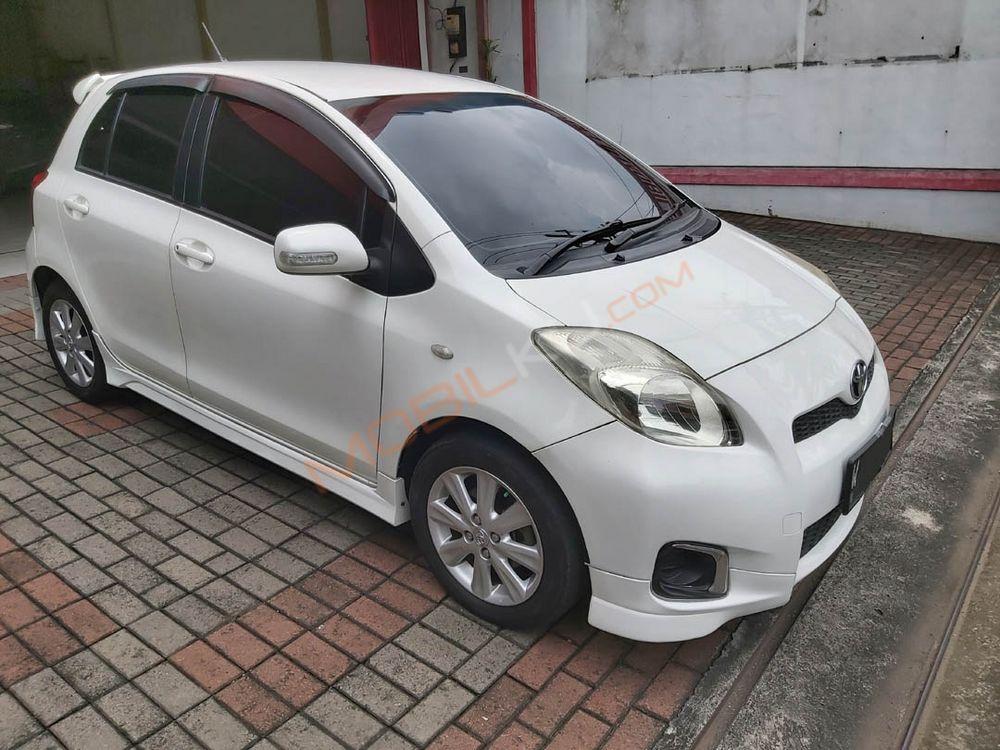 Mobil Toyota Yaris 2012