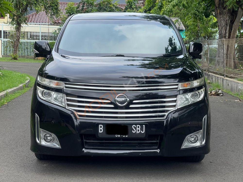 Mobil Nissan Elgrand 2011