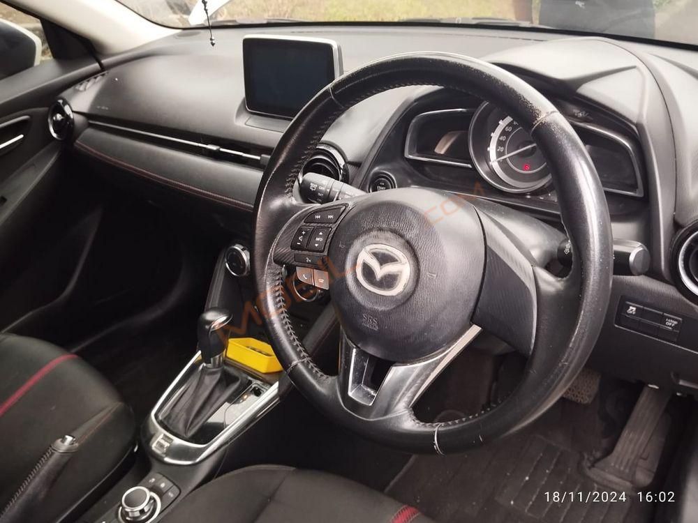 Mobil Mazda 2 Hatchback 2014