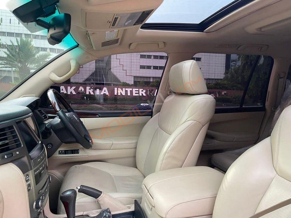 Mobil Lexus LX 2010