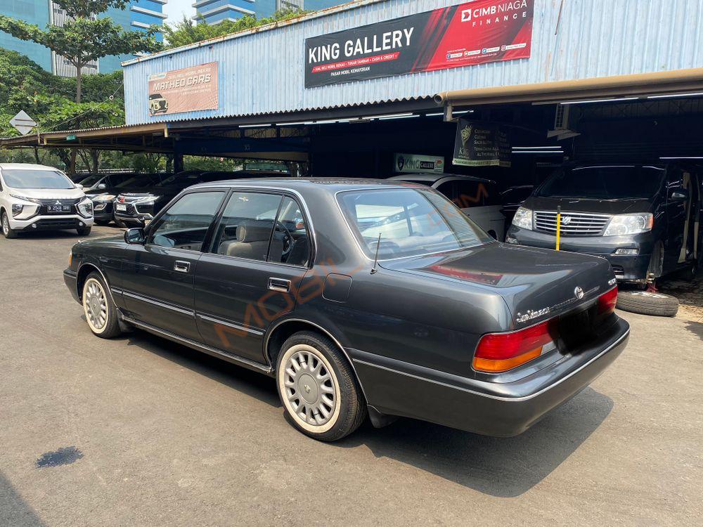 Mobil Toyota Crown 1995