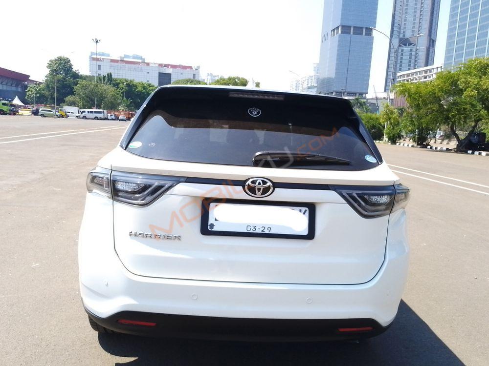 Mobil Toyota Harrier 2014