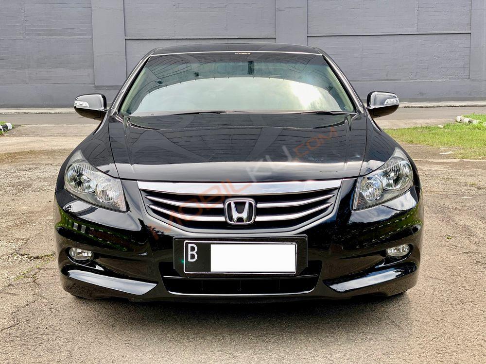 Mobil Honda Accord 2011