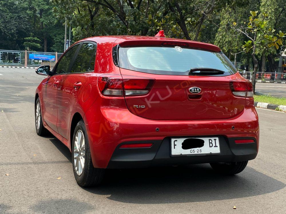 Mobil Kia Rio 2017