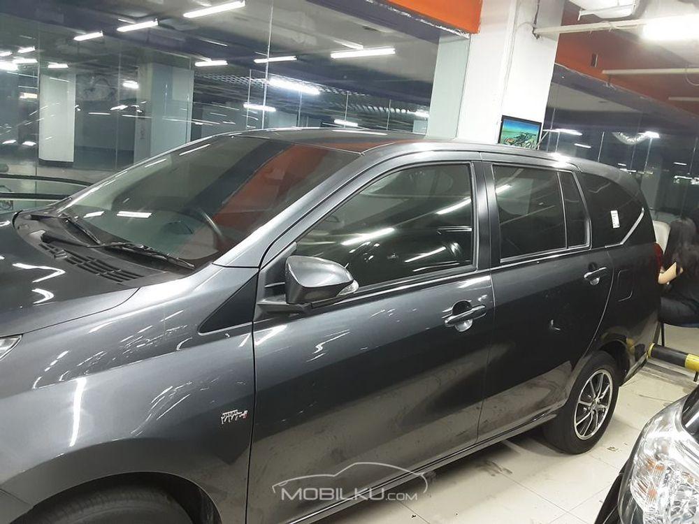 Mobil Toyota Calya 2017