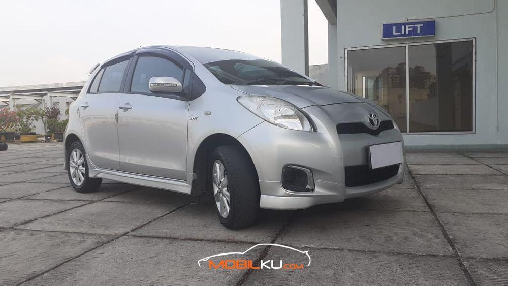 Mobil Toyota Yaris 2013