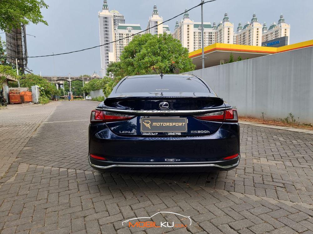 Mobil Lexus ES 2019