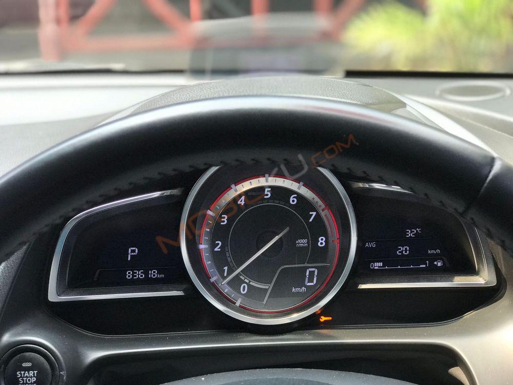 Mobil Mazda 2 Hatchback 2014