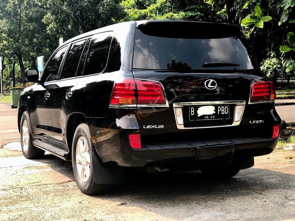 Mobil Lexus LX 2010