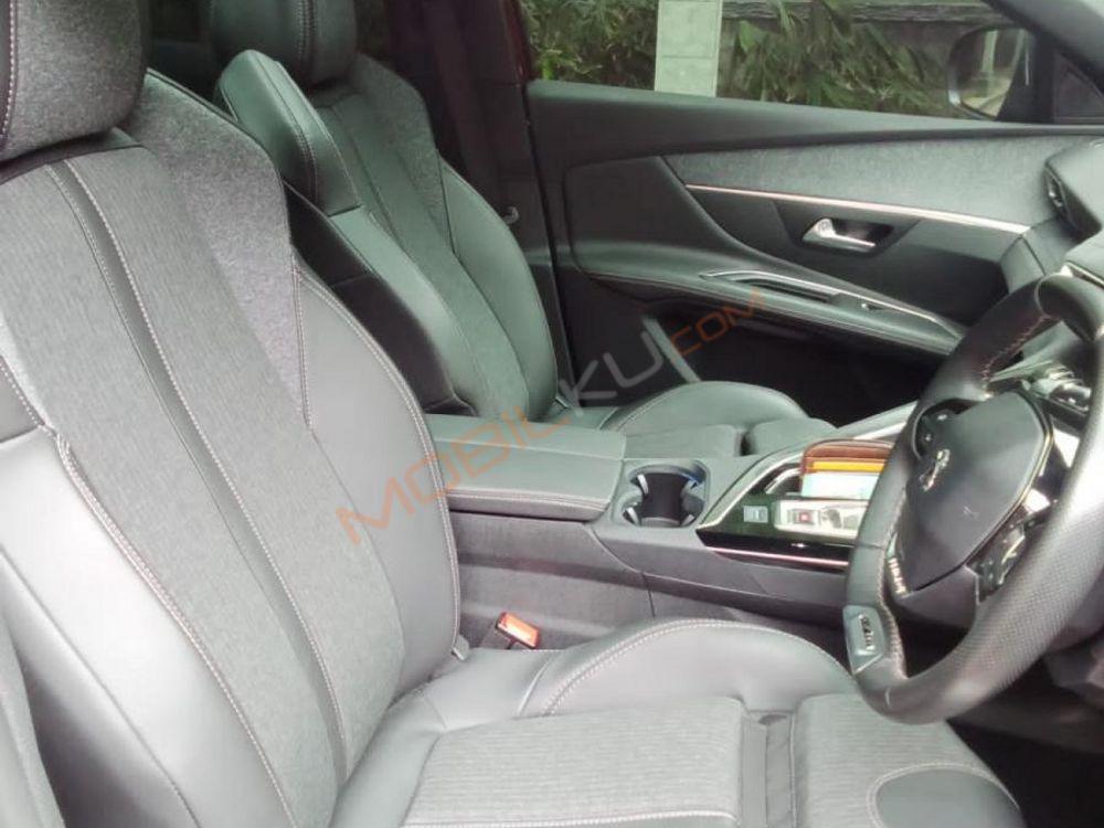 Mobil Peugeot 3008 2018