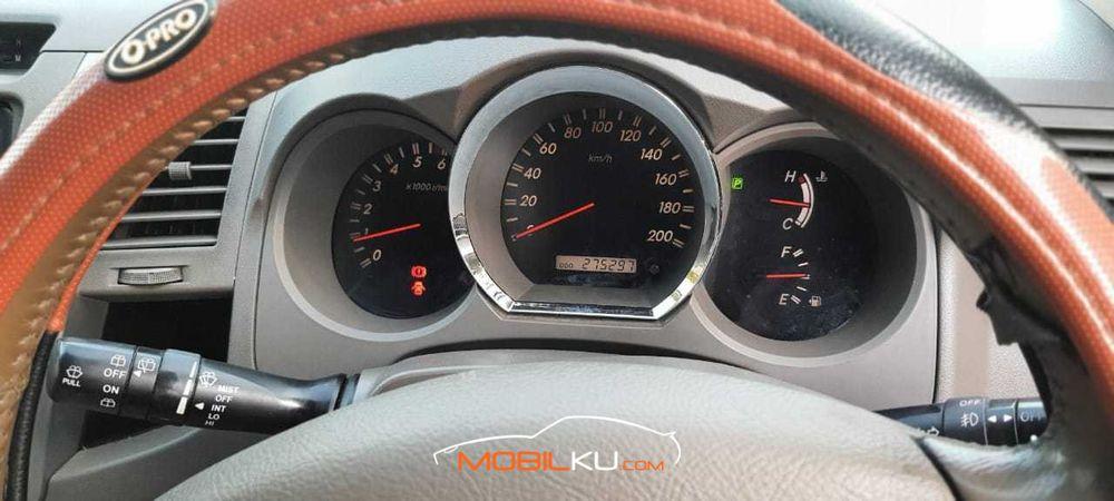 Mobil Toyota Fortuner 2005