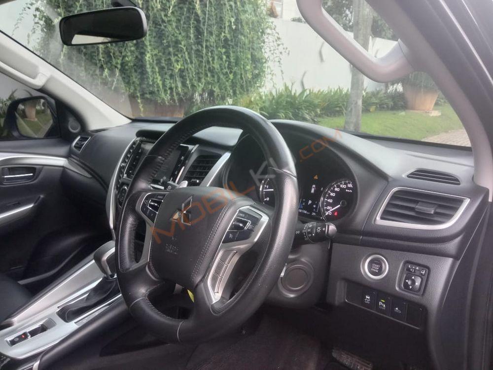 Mobil Mitsubishi Pajero Sport 2019